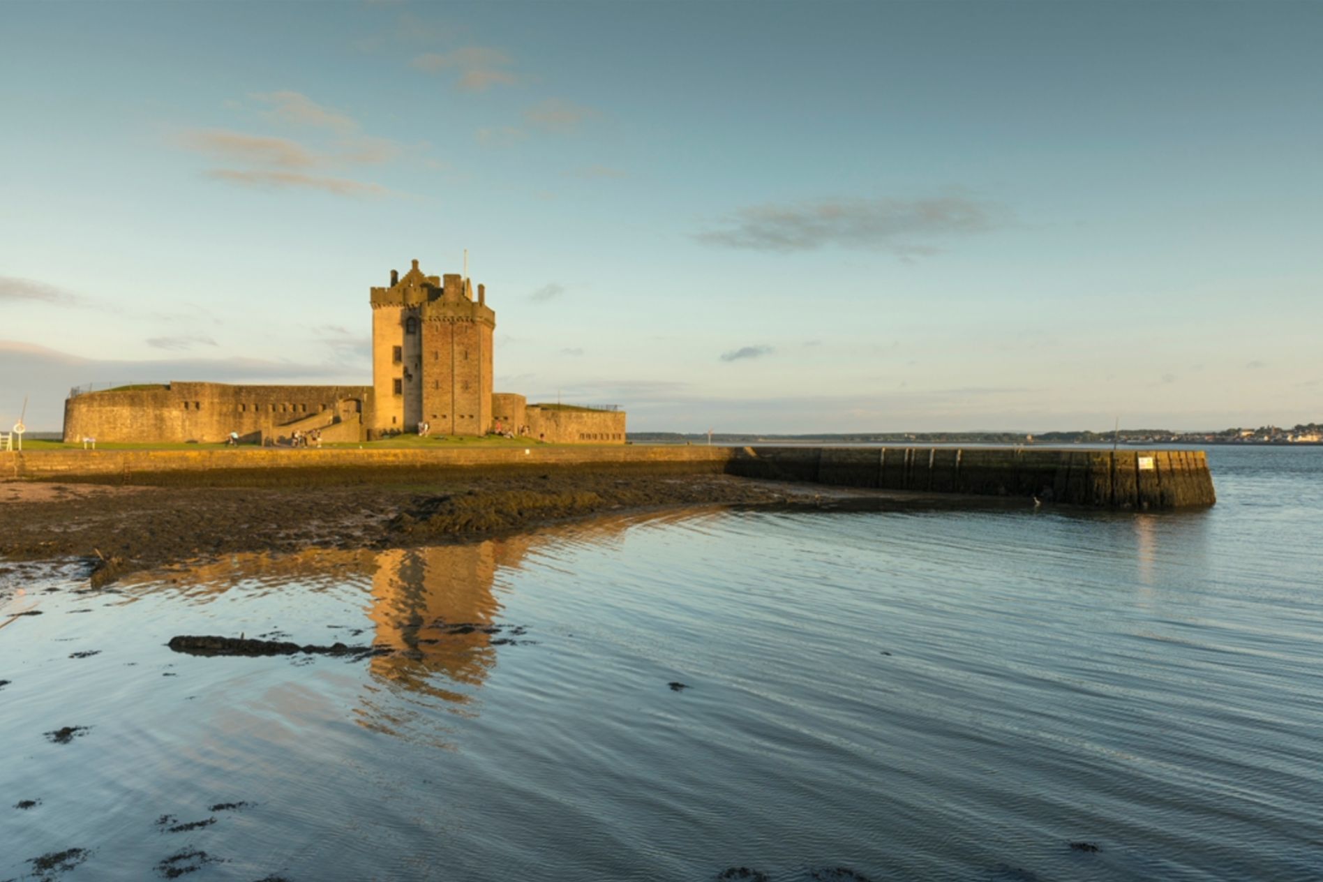 Broughty-Ferry-castillo-foto-visitscotland-autor-kenny-lam-lugaresdeaventura.jpg