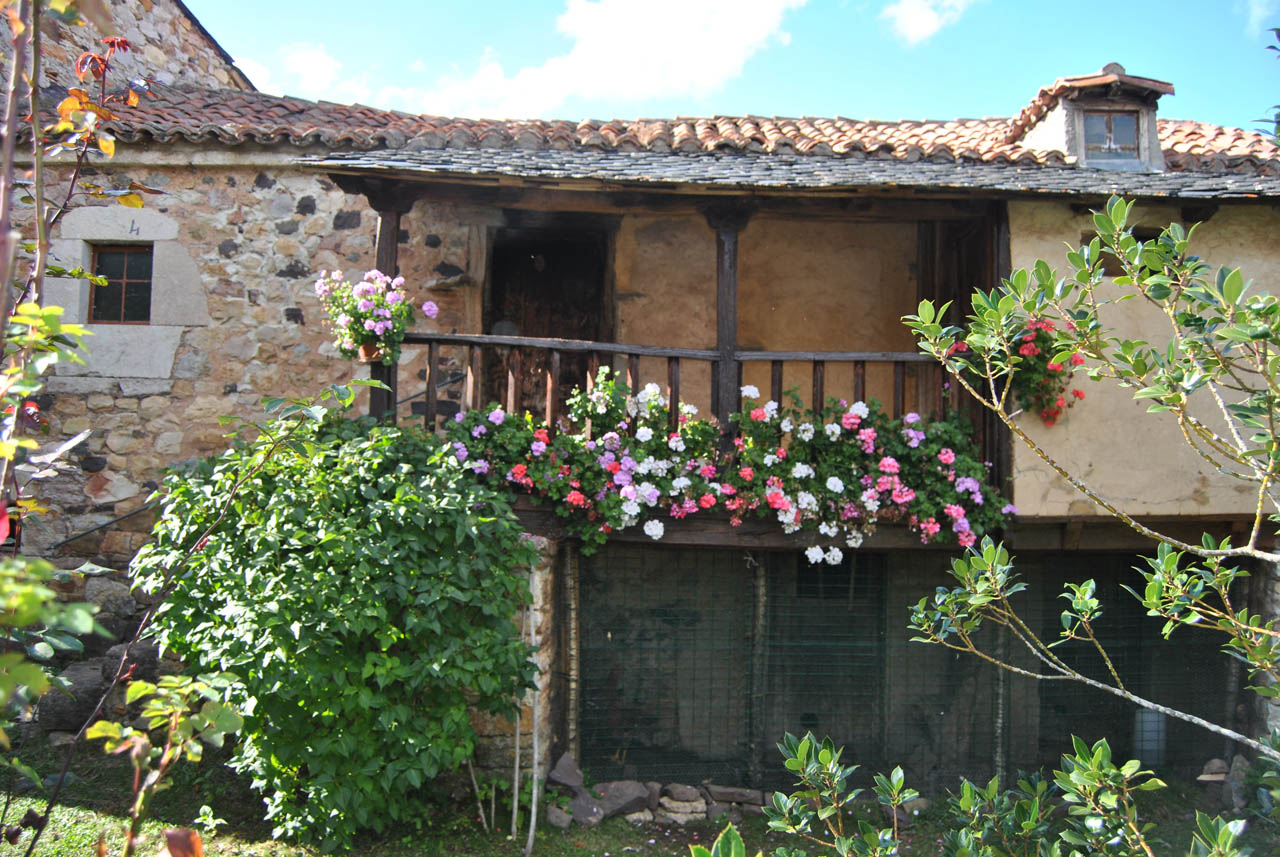 Casa tradicional en Riolago.jpg 
