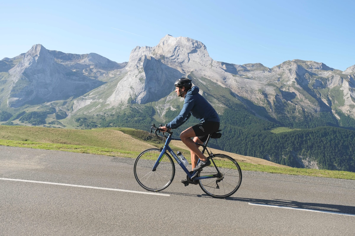 Cycliste montée Col d'Aubisque 002 ©1Duvetpour2