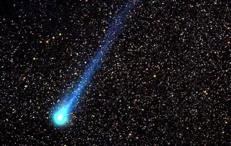 COMETA 109P/SWIFT-TUTTLE El cometa 109P/Swift-Tuttle es un gran cometa con un núcleo de 26 kilómetros (16 millas) de ancho. Visto aquí en 1992, no regresará al sistema solar interior hasta 2125. Los restos del cometa provocan la lluvia anual de meteoritos Perseidas. Foto NASA