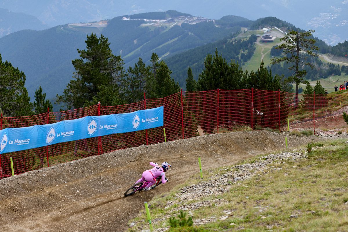 DH femenio