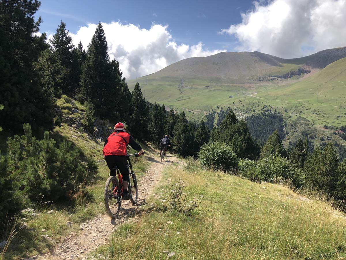 Así es la experiencia un bike-park de descenso Lugares de Aventura