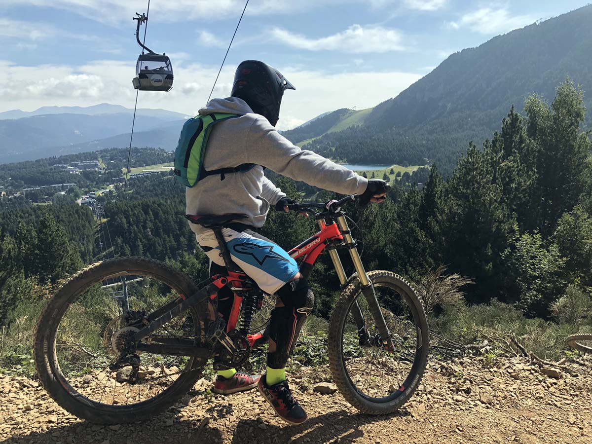 La-Molina-DH-bike-park-telecabina-foto-ivan-sanz