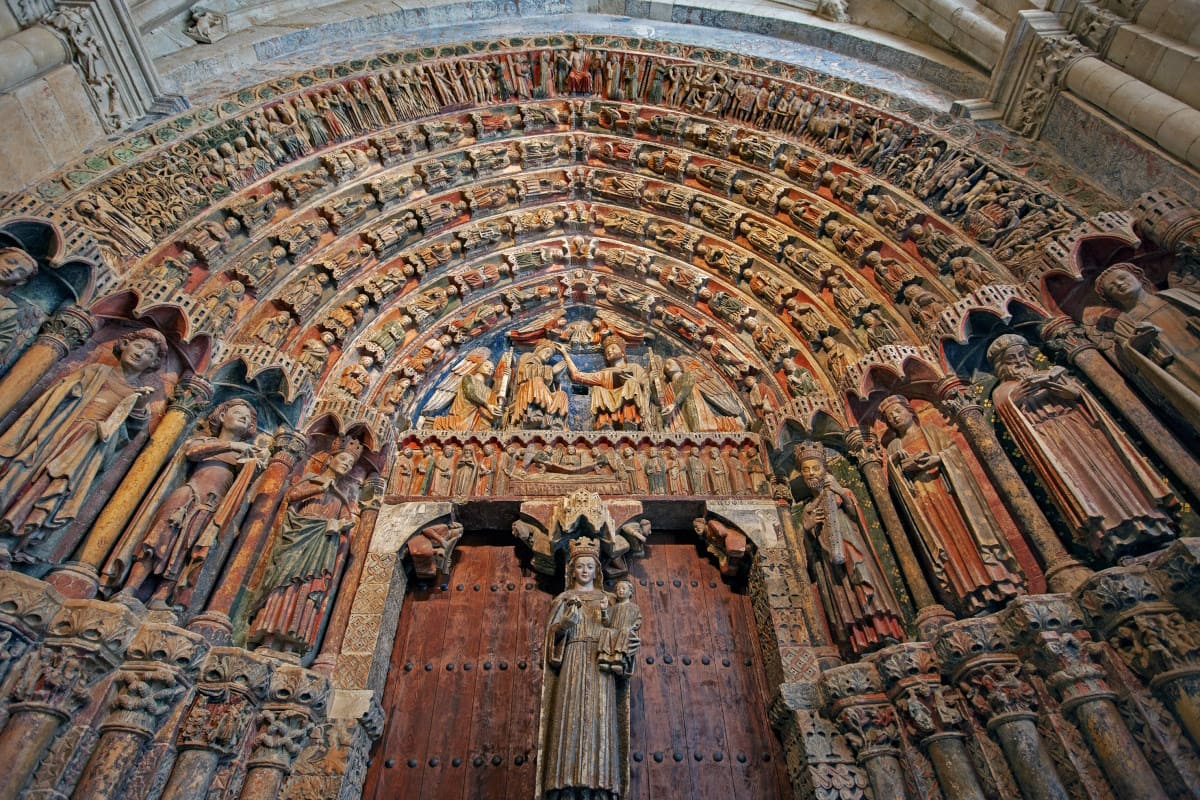 La extraordinaria Puerta de la Majestad de la Colegiata Toro-Cardinalia Comunicación