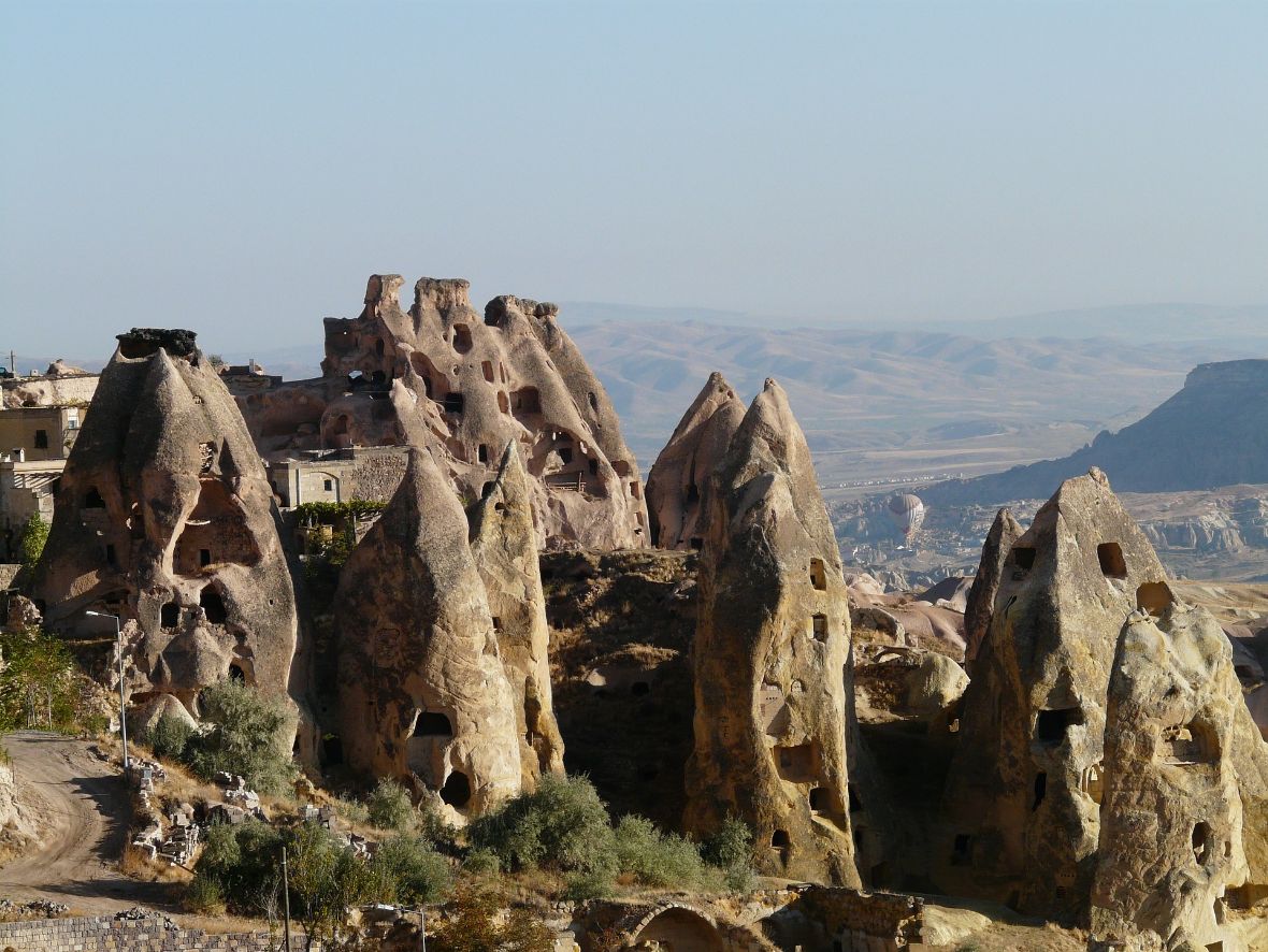 Uchisar- Viviendas- De-Piedra- De-Toba- Capadocia-pixabay-lugaresdeaventura.jpg