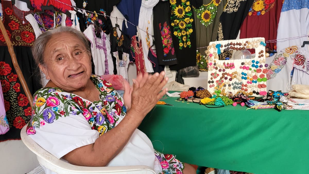 Una encantadora abuela maya en el mercado de Valladolid-Lali Ortega Cerón
