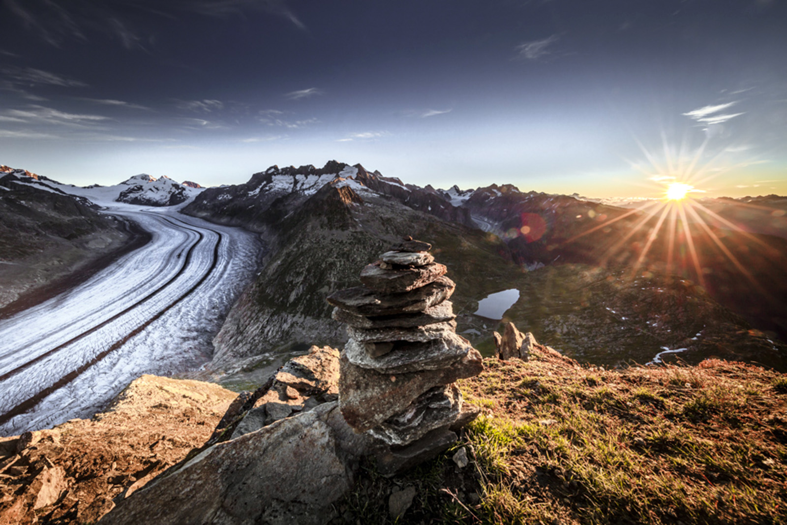 aletschgletscher-panorama-sonnenaufgang_24518526408_o copia.jpg