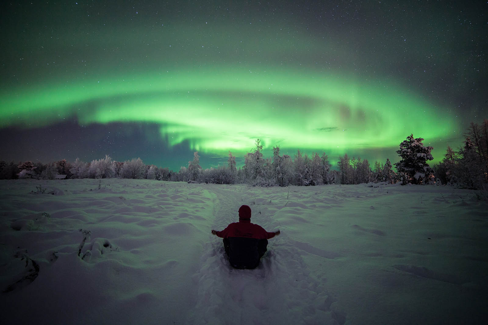 aurora-boreal-05-fotografia-Antii-Pietik„inen-visit-finland-lugares-de-aventura.jpg