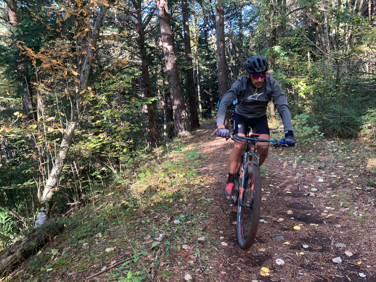 en la Costa Brava, el equipo de ciclistas comenzó a pedalear en Cadaqués.