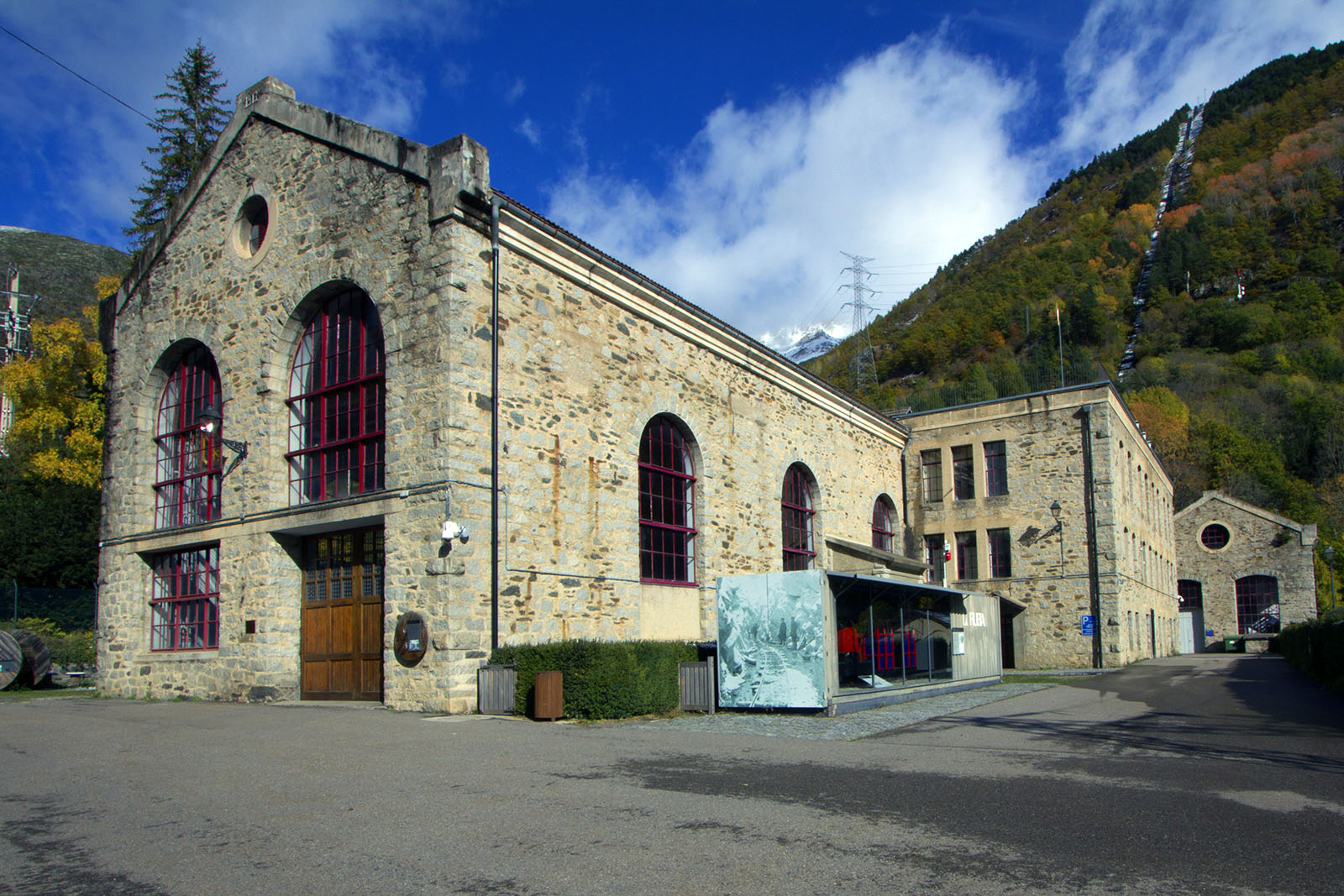 central-hidroeletrica-de-capdella-fotografia-wikipedia.jpg 