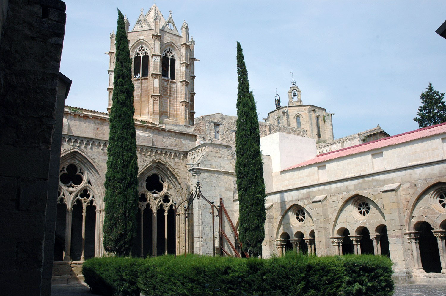 claustro-santa-maria-vallbona-de-les-monges-lleida-wikipedia.JPG 