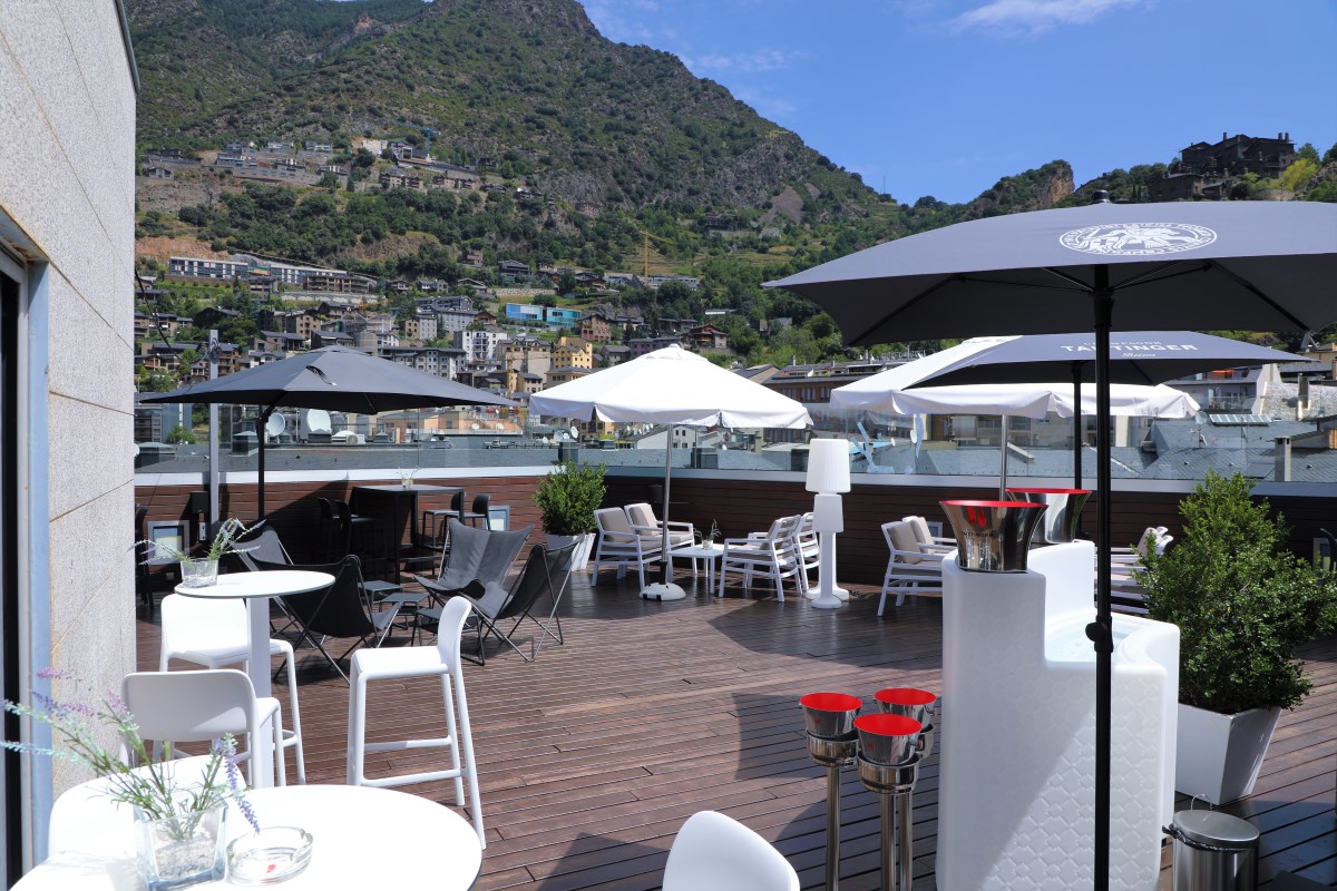 The RoofTop Van, mucho más que la terraza del verano en Andorra