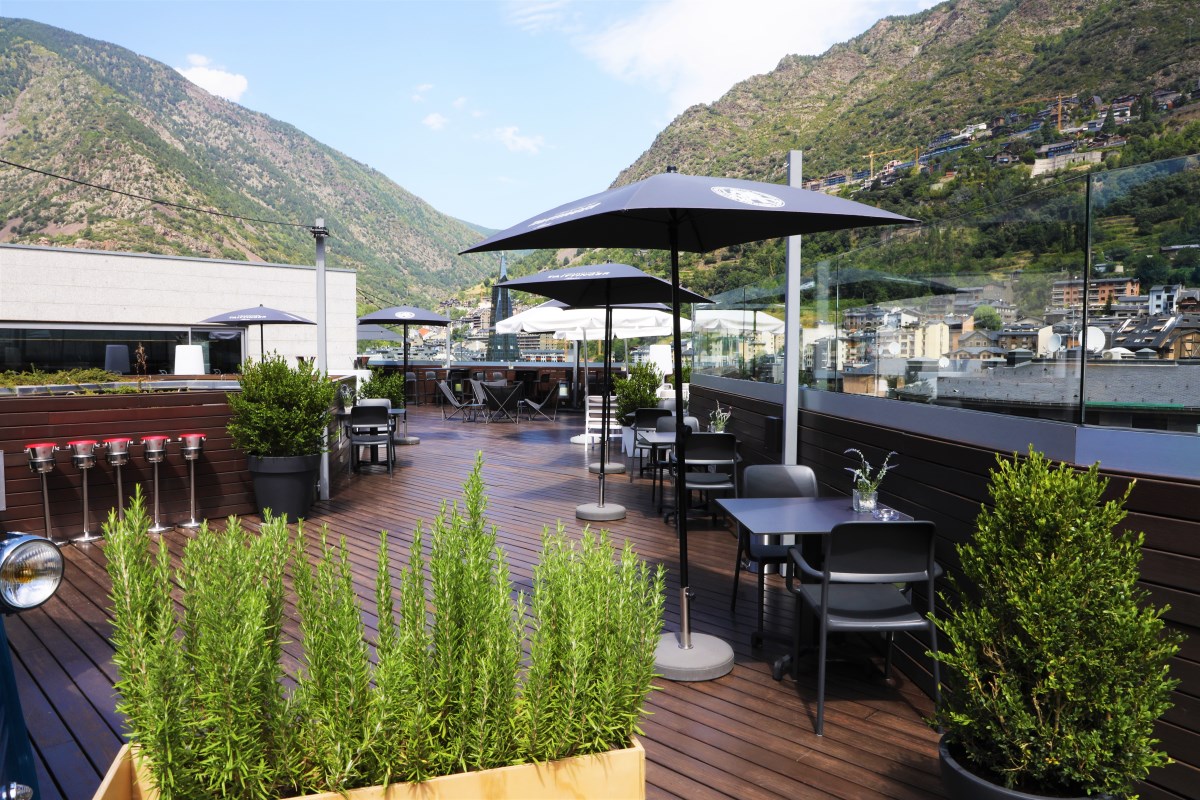 The RoofTop Van, mucho más que la terraza del verano en Andorra