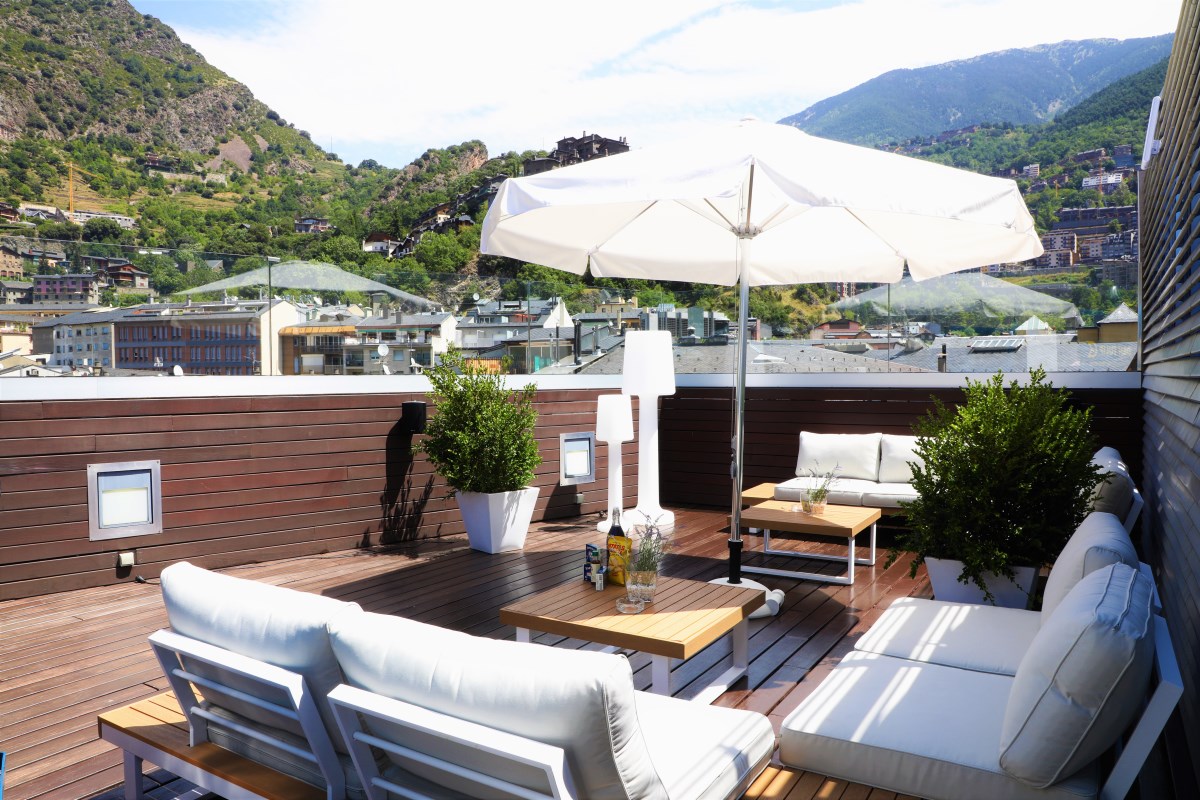 The RoofTop Van, mucho más que la terraza del verano en Andorra