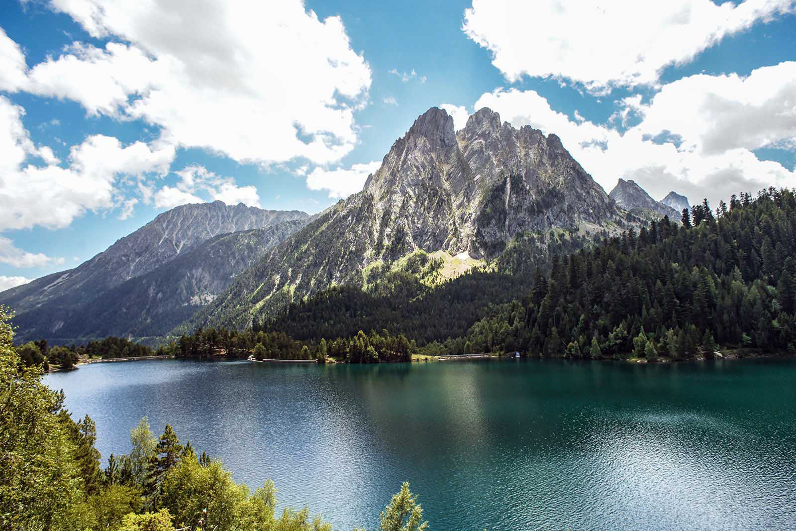 els-encantats-llac-de-sant-maurici-parc-nacional-d'aiguestortes-fotografia-adobestock.jpg