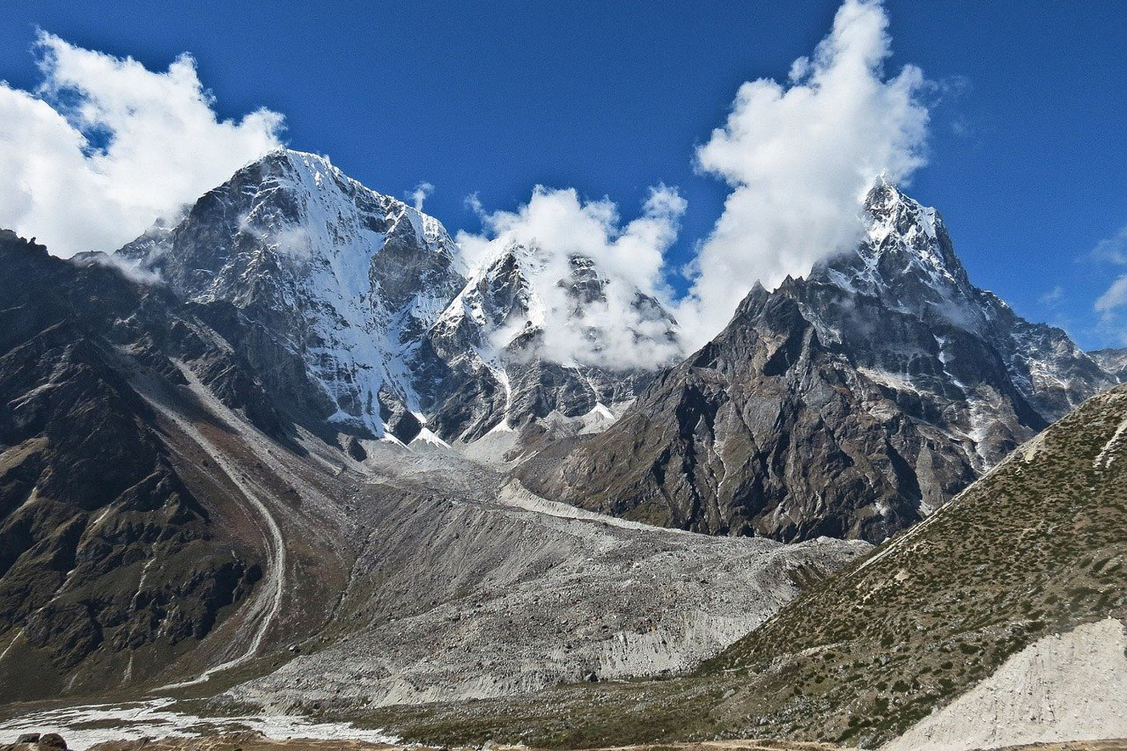 foto-1-los-sherpas-proponen-al-gobierno-nepalí-aprovechar-el-cierre-del-everest-para -limpiarlo-everestjpg