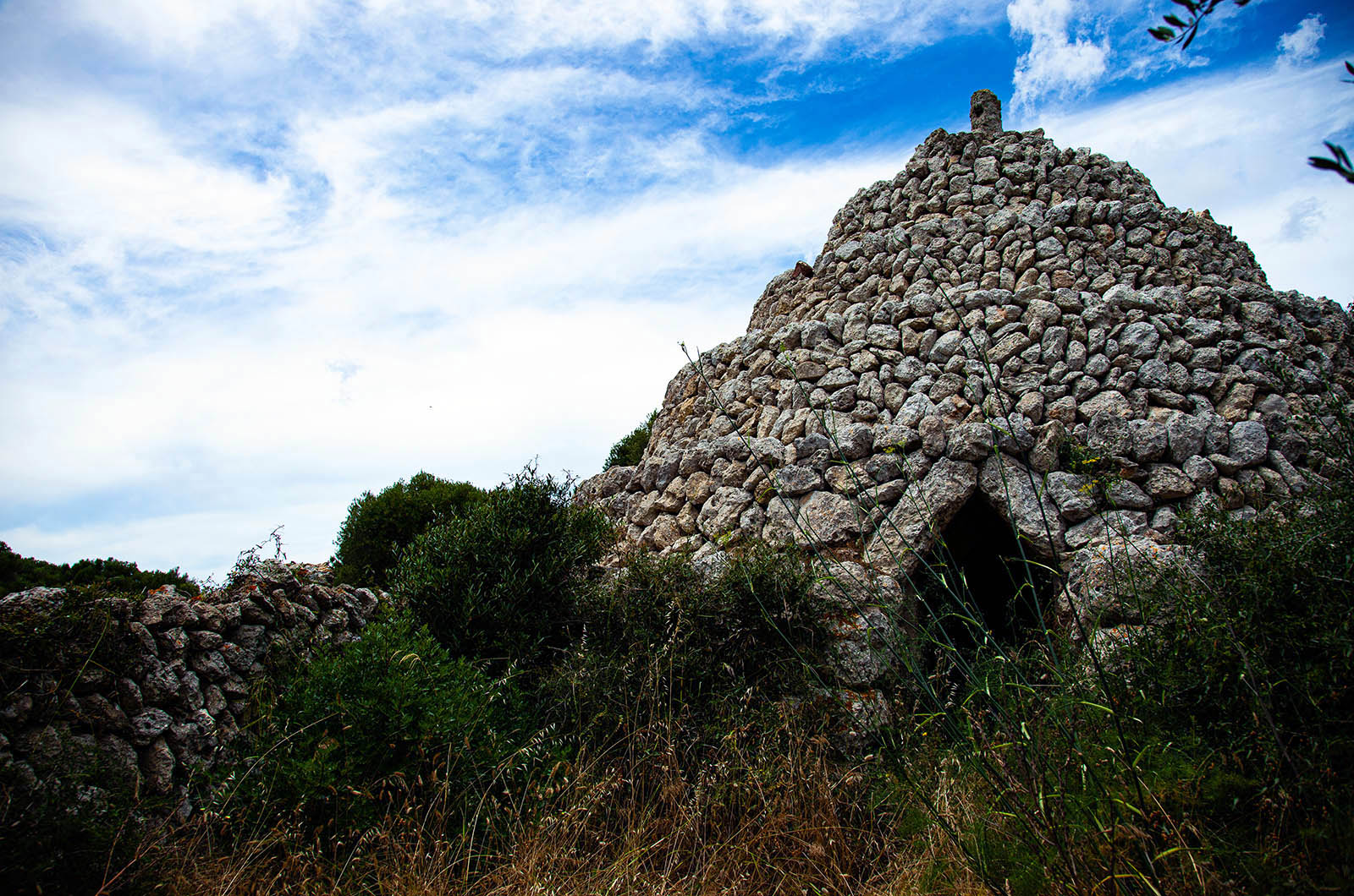 foto17-lugares de aventura-como descubrir los secretos mejor guardados y autenticos de menorca-barraca-julia-miralles.jpg