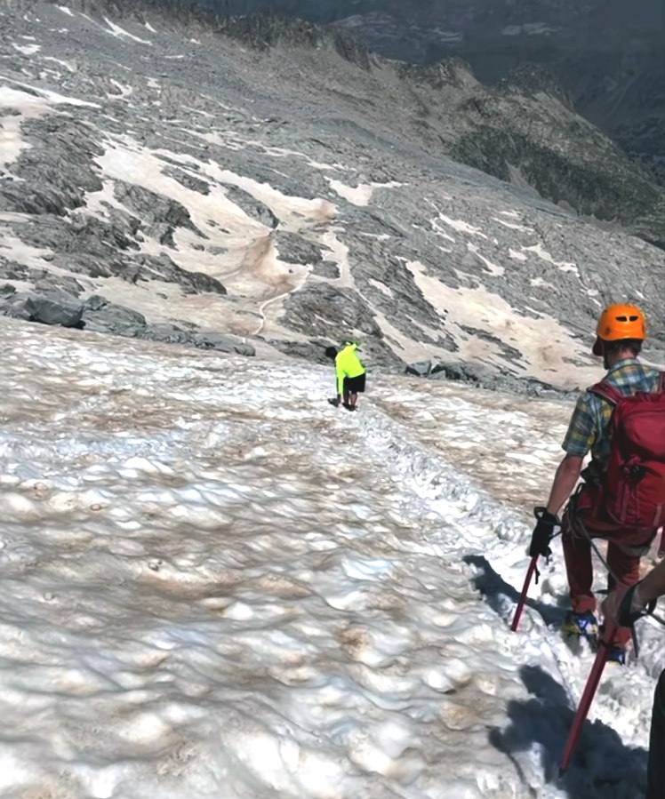 montañero bajando del Aneto a pelo