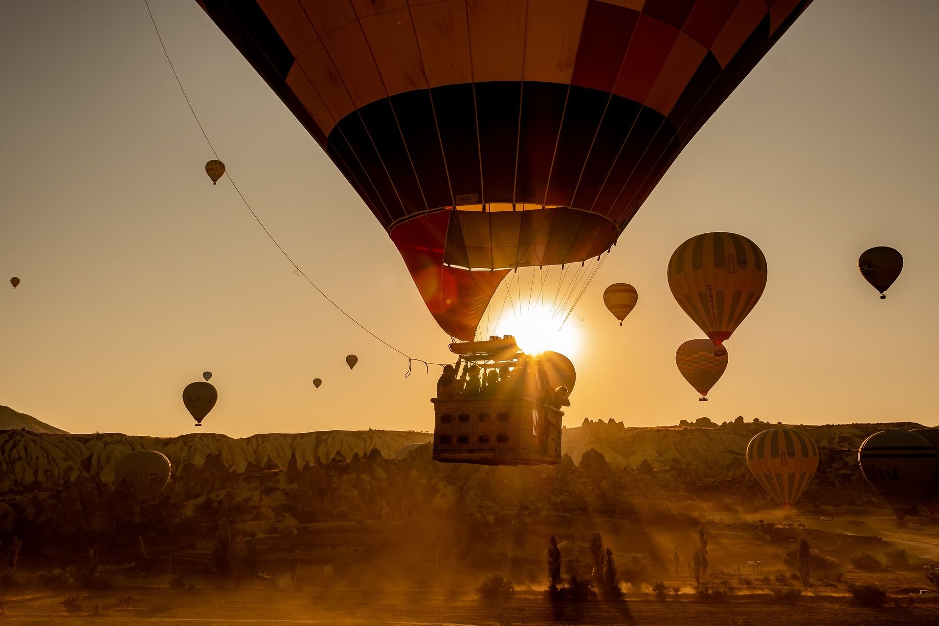 globos-salida-sol-capadocia-turquía-foto-Timur-Közmenko-pixabay-lugaresdeaventura.jpg