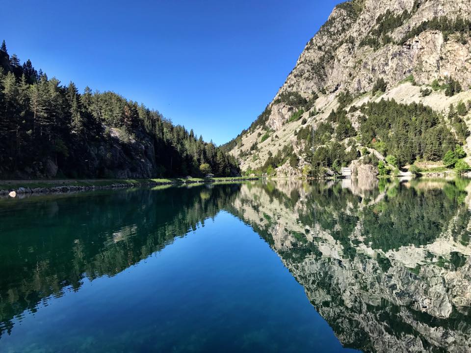 Lago Ibón de los baños