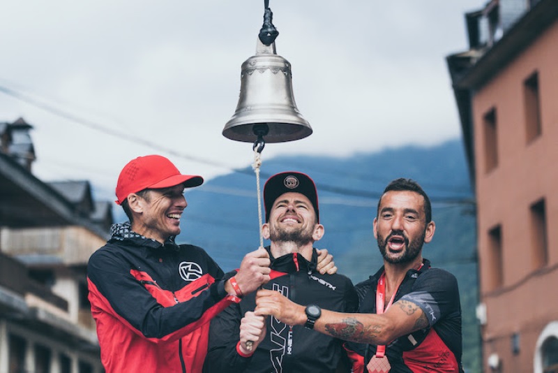 Morgan Pilley (2), Ionel Cristian Manole (1) y Jordi Gamito (3): los tres primeros clasificados de la categoría masculina de la VDA. Crédito: Sergi Colomé / Val d’Aran by UTMB®