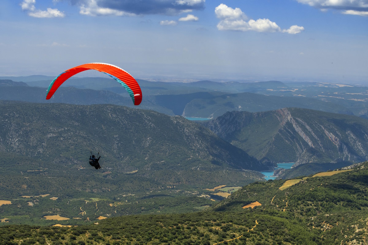 Parapente en Àger. Foto: Sergi Reboredo.