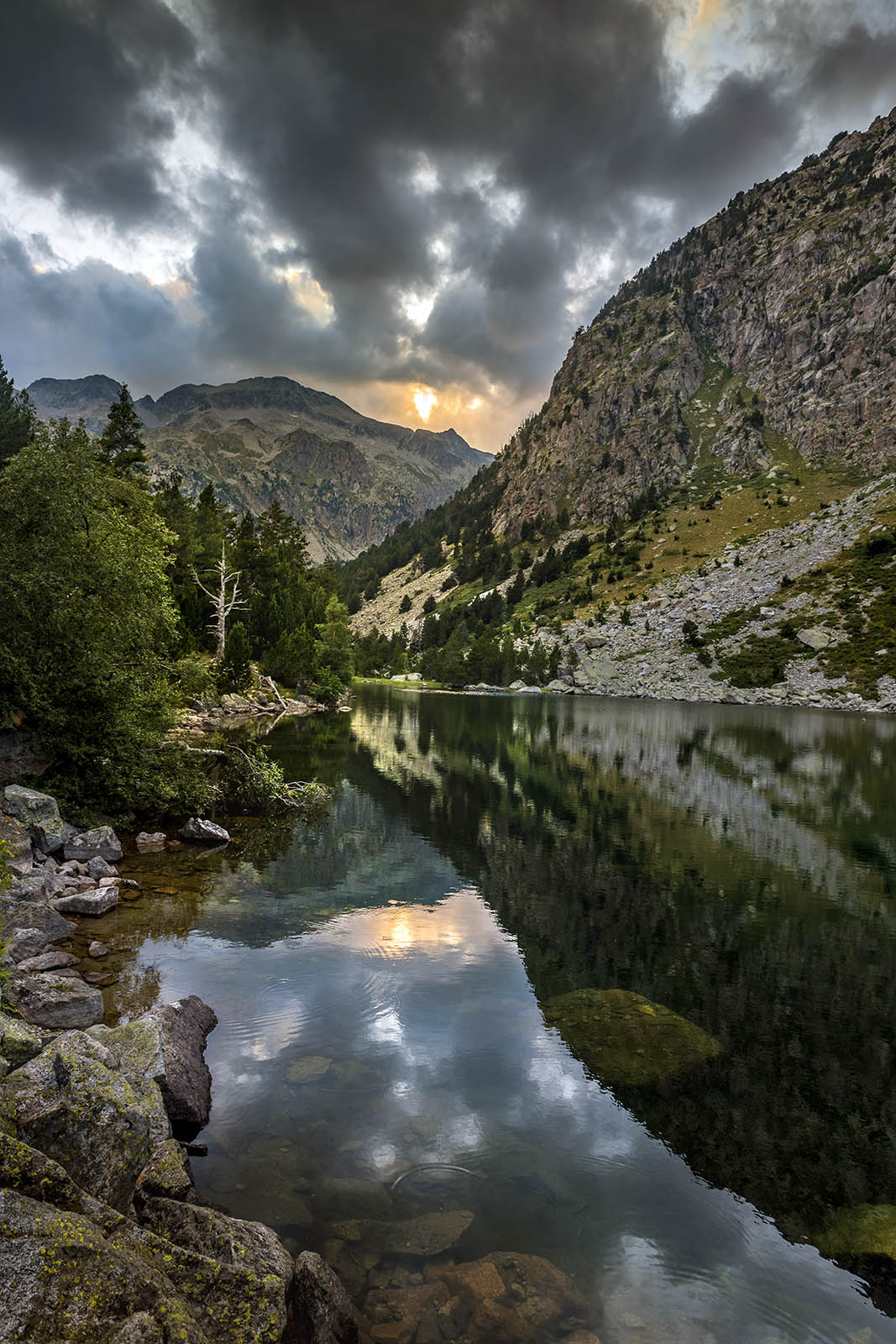 parque-nacional-de-aiguestortes-y-estany-de-sant-maurici- fotografia-patronat-de-turisme-vall-de-boi-autor-oscar-rodabag._1_0.jpg