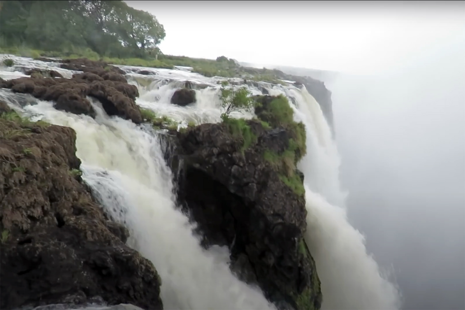 piscina-del-diablo-cataratas-victoria-1.jpg 