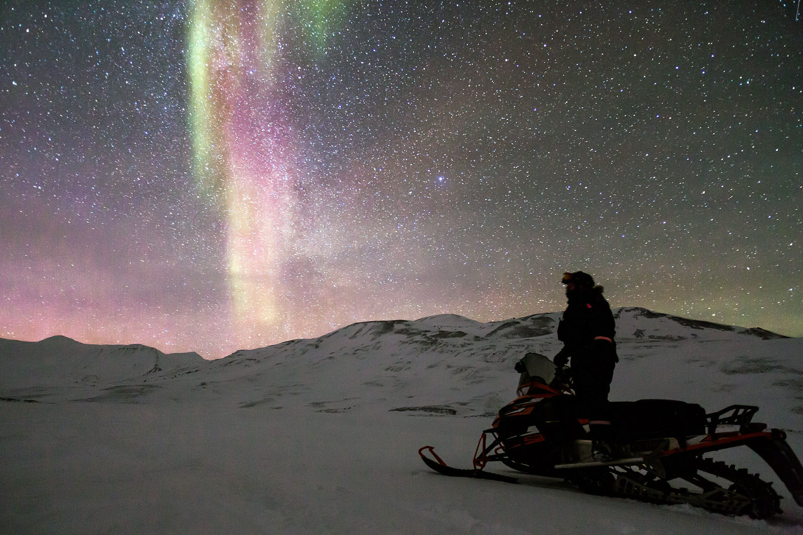 moto-nieve-noche-polar