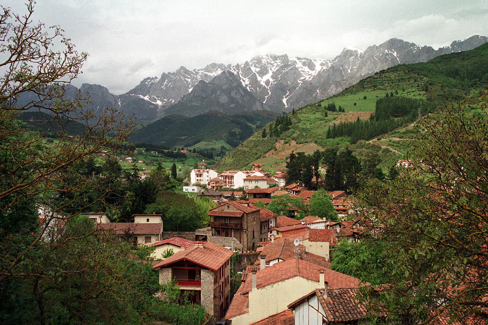 potes.picos-de-europa-cantabria.JPG 