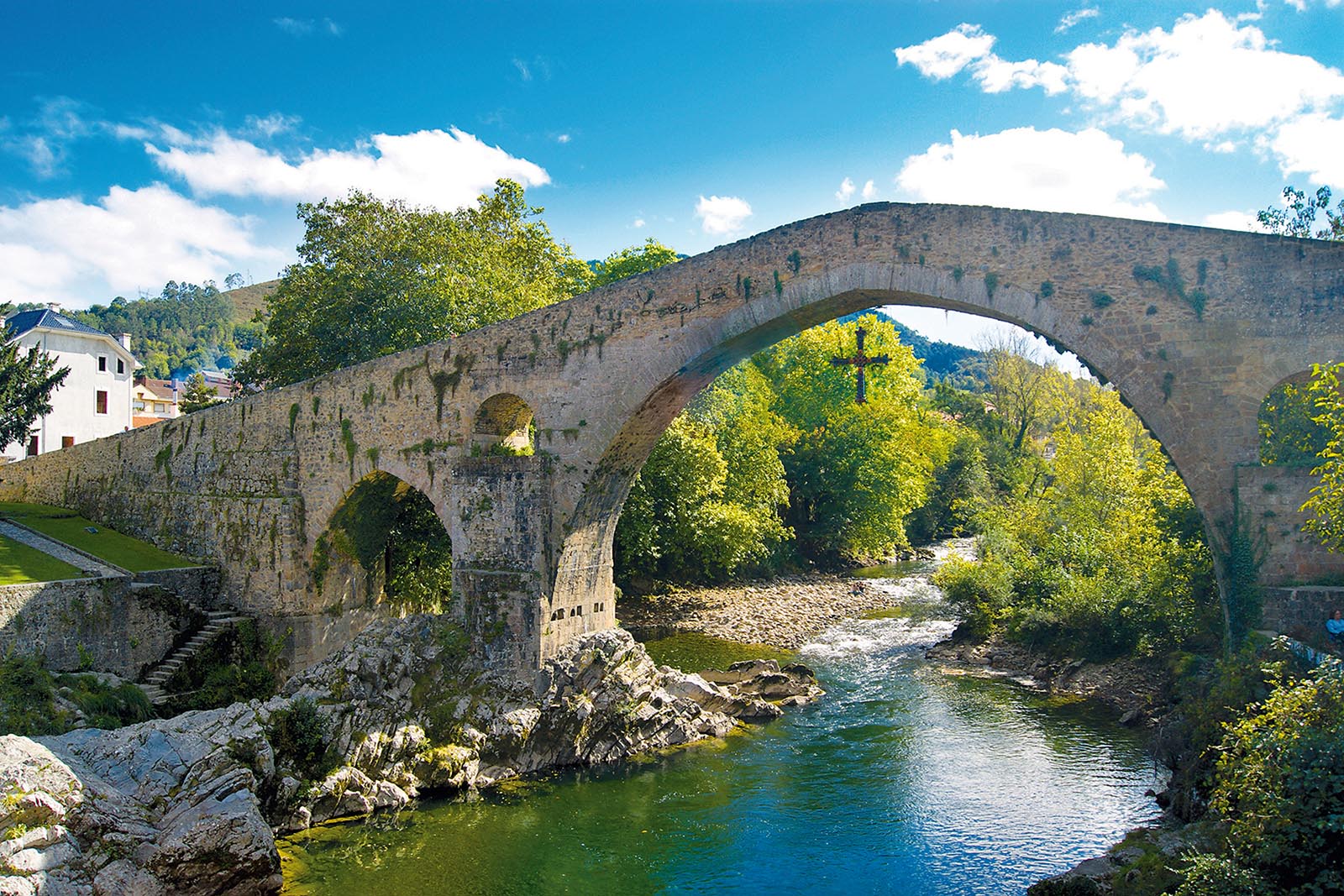puente-medieval-de-cangas- de-onis-©-turismo-asturias- albornoz-y-asociados.jpg
