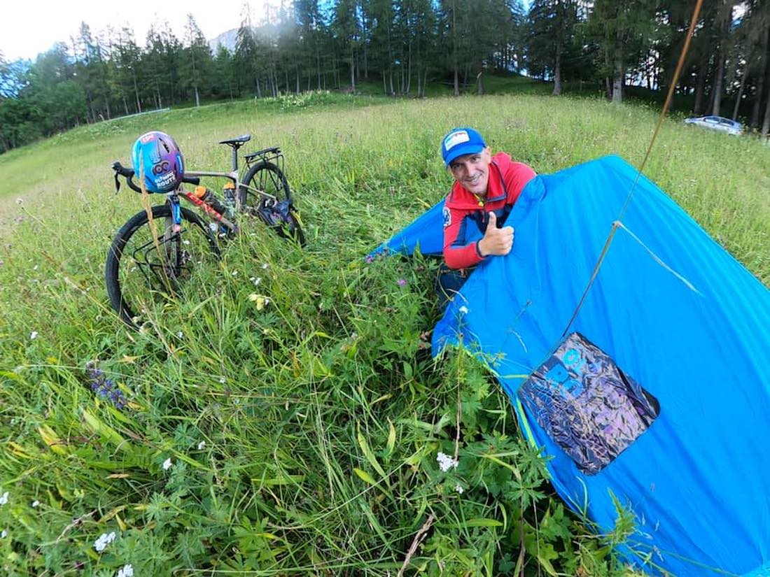 El alpinista catalán ha alternado la bici con ir a pie.