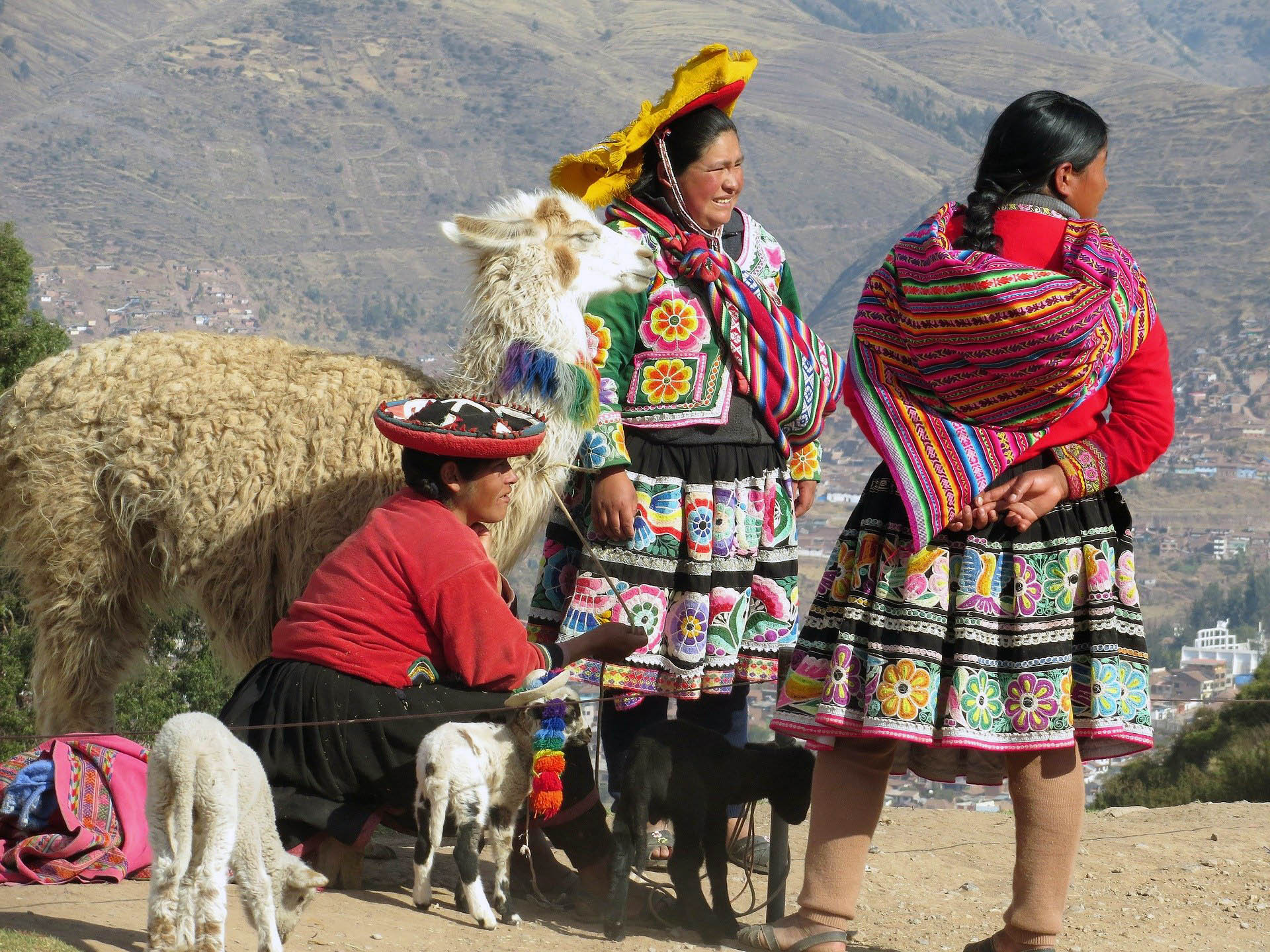reportaje-lugares-de-aventura-machu-picchu-mujeres-peruanas.jpg 