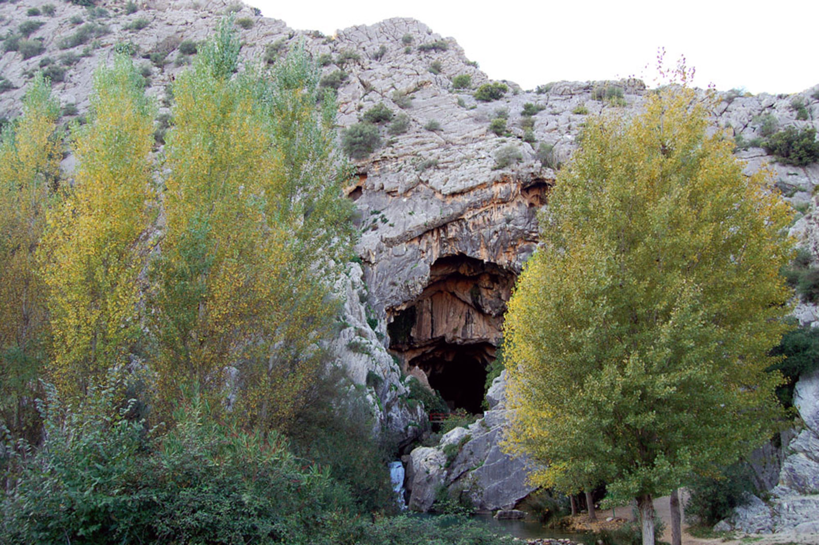 reportaje-piscinas-naturales-cueva-del-gato-andalucía-boca.jpg 