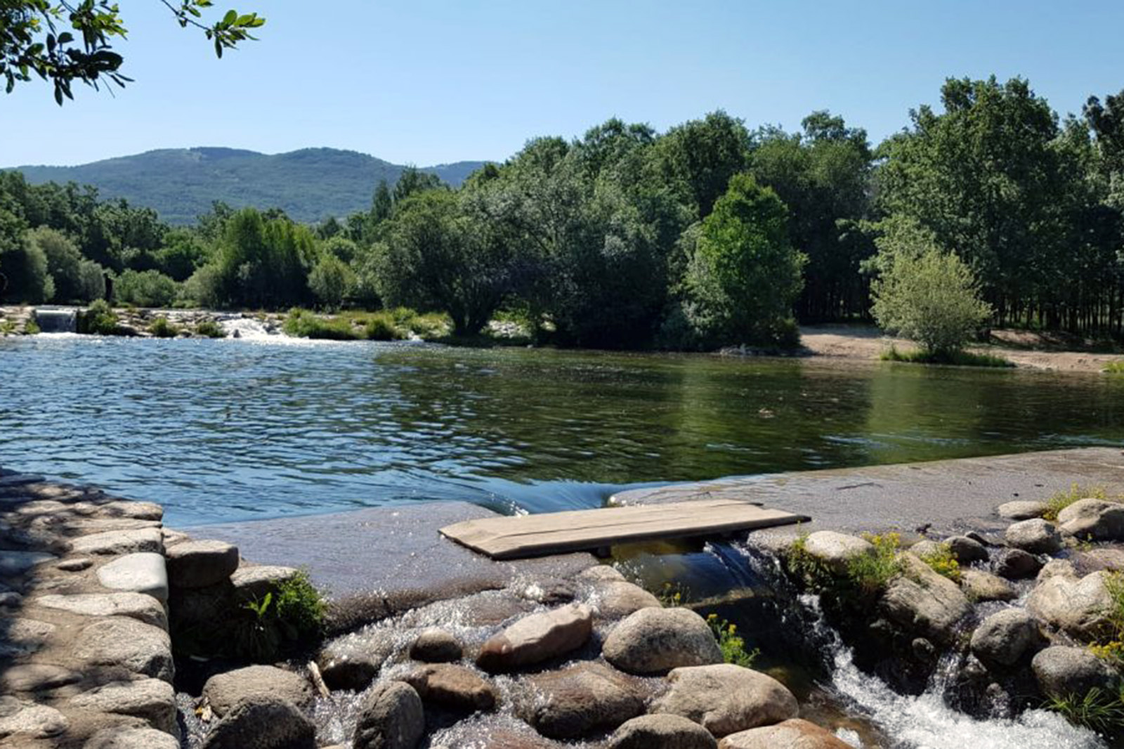 reportaje-piscinas-naturales-españa-presillas-madrid.jpg 