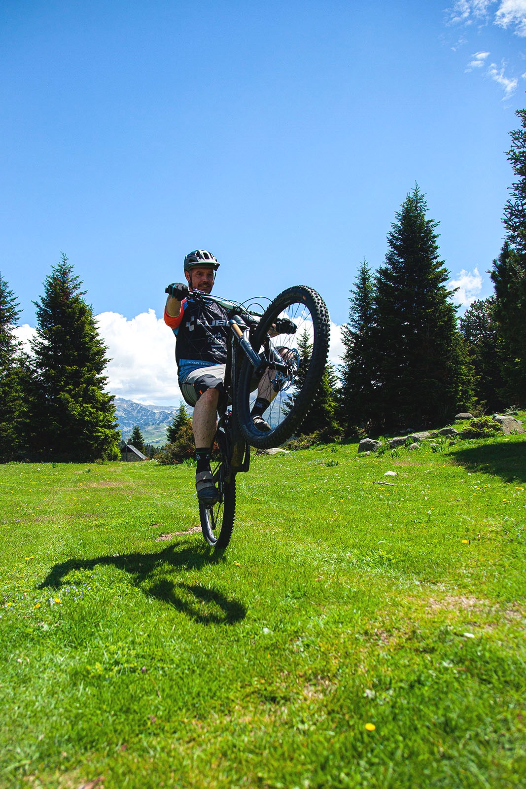 David López, co-Fundador de AranBikeParks; ex-corredor de diferentes disciplinas de bici. Ahora, instructor y guía de ciclismo (MTB o Enduro en Val d’Aran. Fotografía: Júlia Miralles