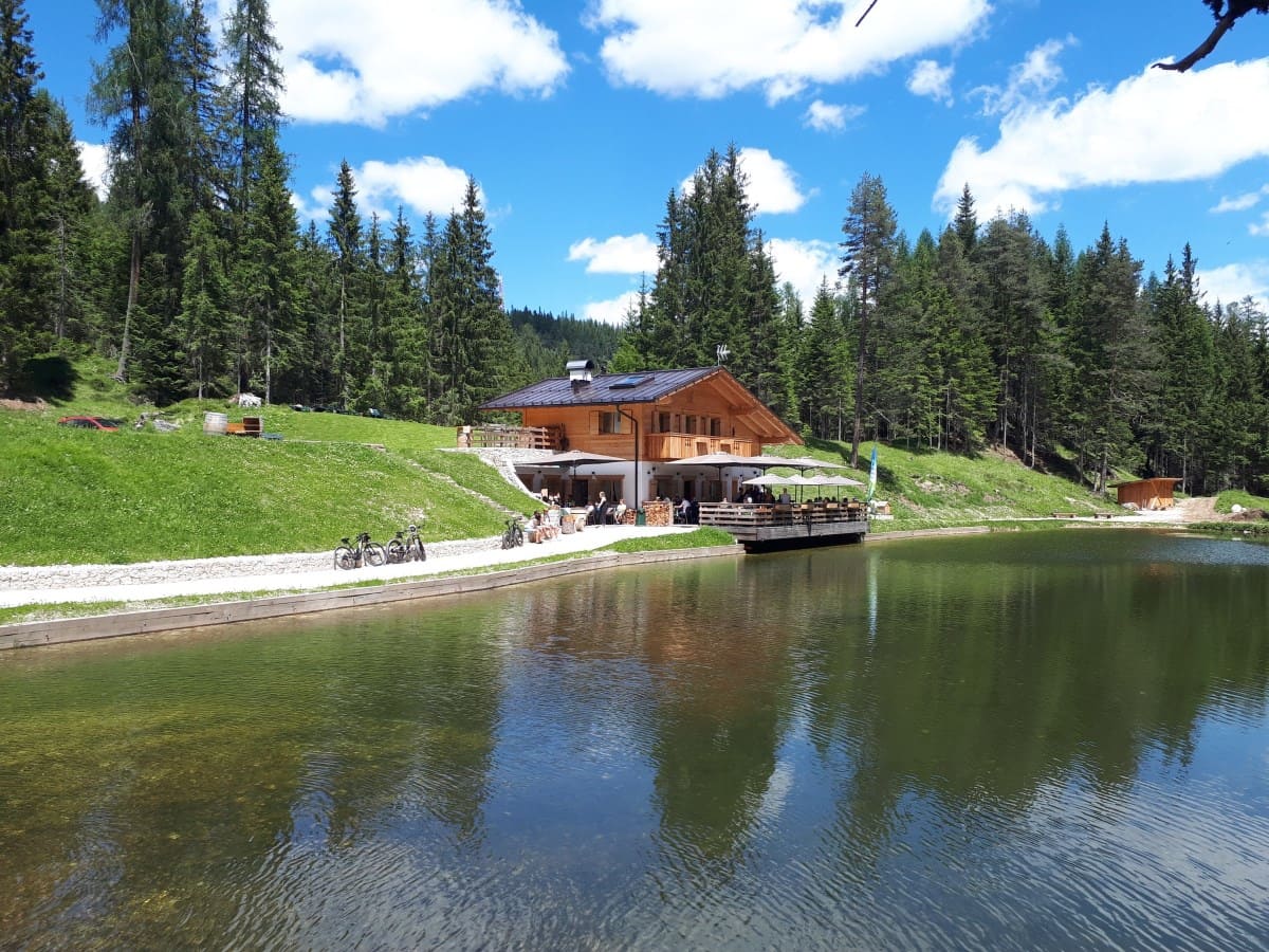 Foto crédito Rifugio Lago d'Ajal