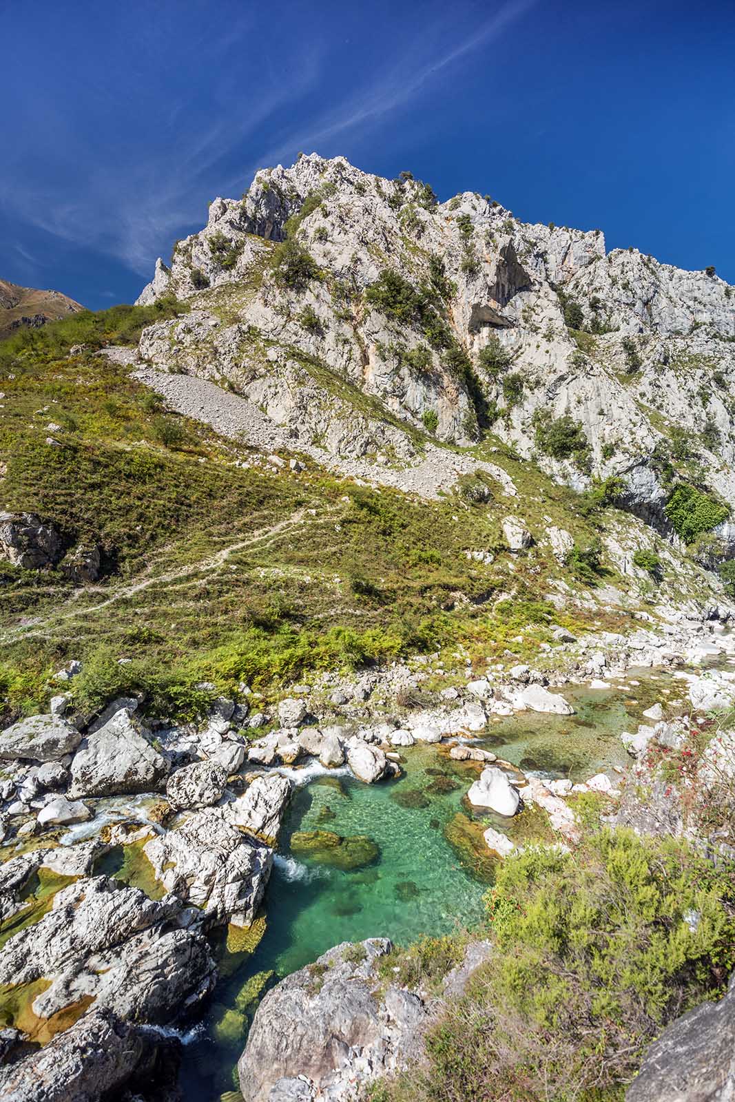 rio-cares-cabrales-©-turismo-asturias- mampiris.jpg 