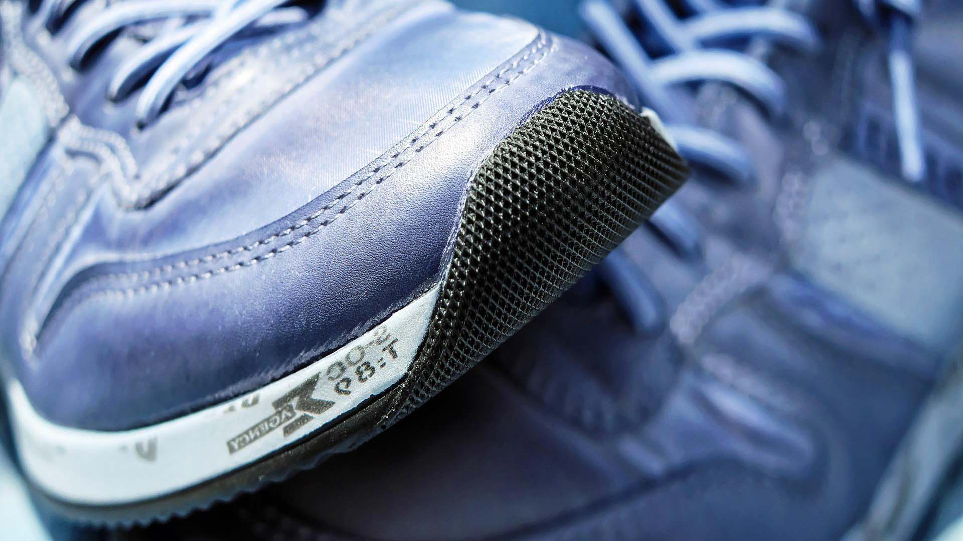 sport-shoes-g3205c85ed_1920.jpg 