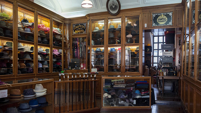 tienda-sombreros-antigua-lisboa-fotografia-turismo-de lisboa-ChapelariaAzevedoRua.jpg