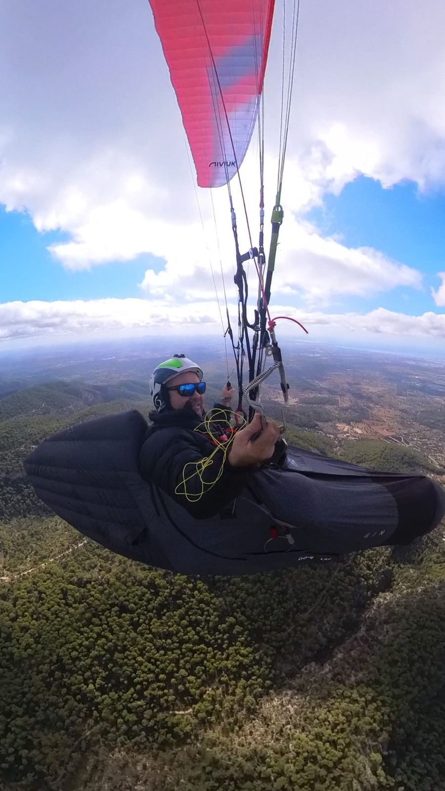 Toni volando en Mallorca.
