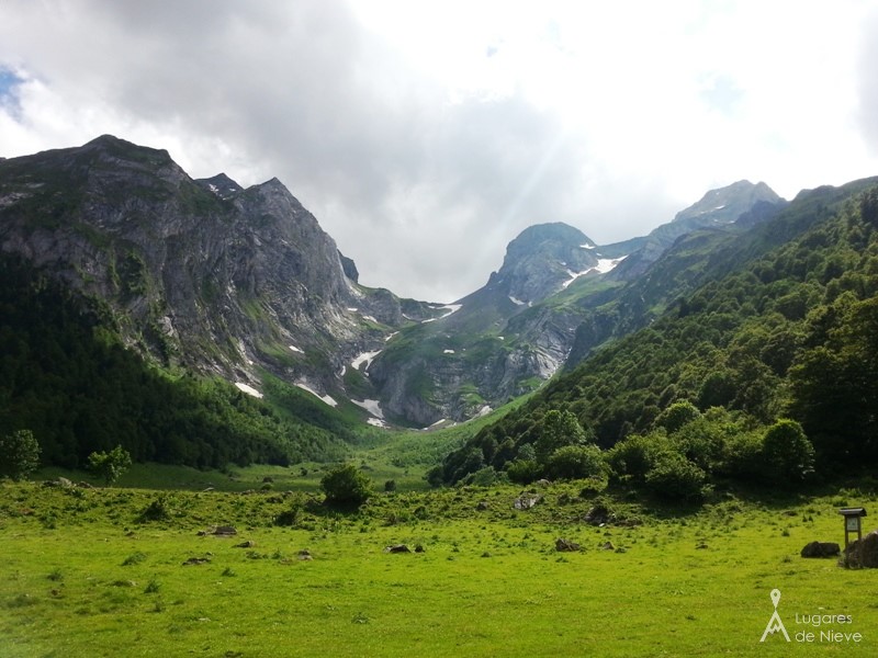 La Artiga de Lin ofrece unas vistas espectaculares hacia el Malh dera Artiga y el Colth deth Horo