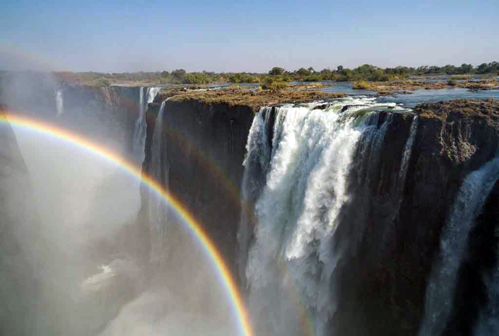 victoria-falls-zambiatourism-com-tony-barnett-Tongabezi.jpg 