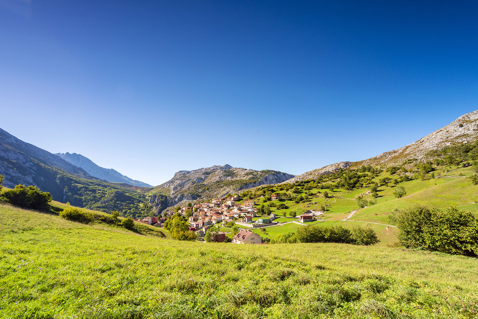 vista-panoramica-sotres-cabrales-© -turismo-asturias-mampiris.jpg 