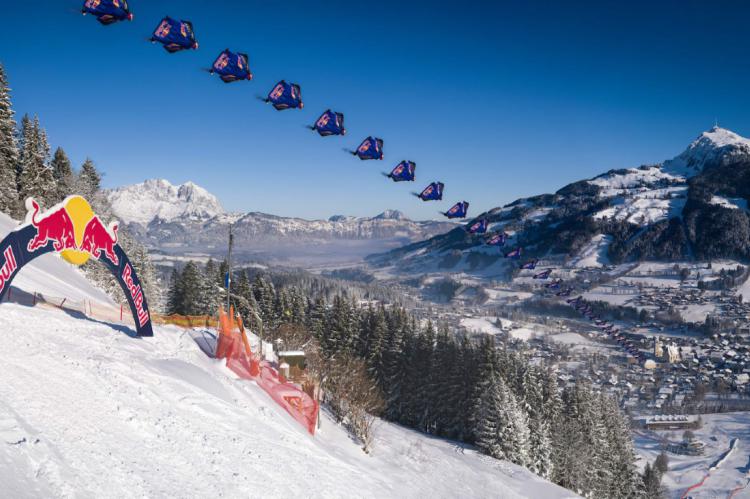 Los hombres pájaro de Red Bull vuelan por el descenso de esquí más difícil del mundo