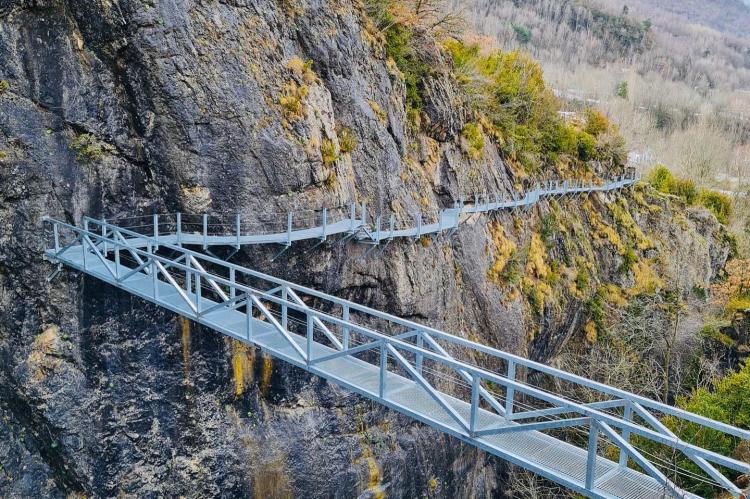 Panticosa pone pasarelas para recorrer el desfiladero del Caldarés desde las alturas