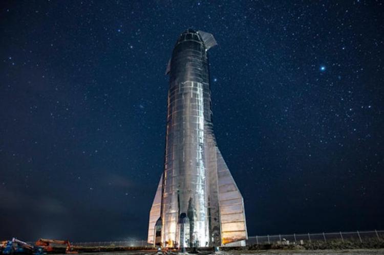 ¿Quieres viajar al espacio? Millonario japonés busca tripulación para orbitar la Luna