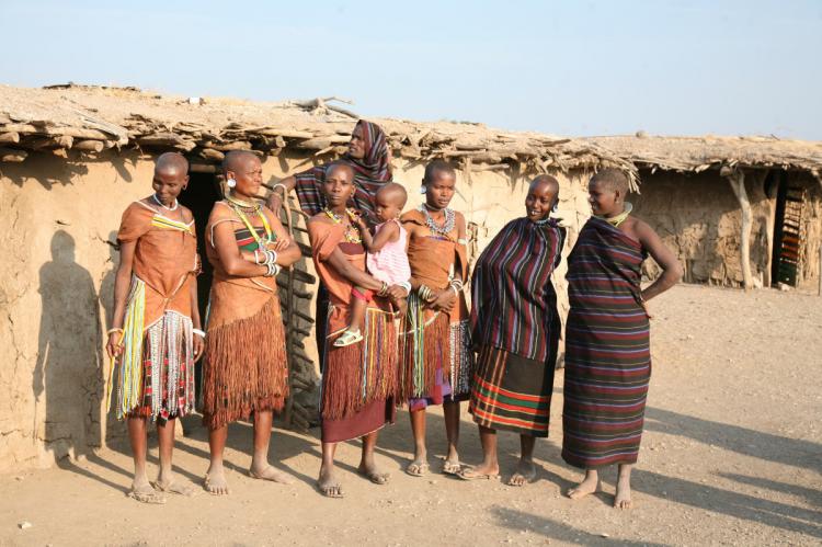 Tribu Hadzabe, recolectores cazadores autóctonos de Tanzania...