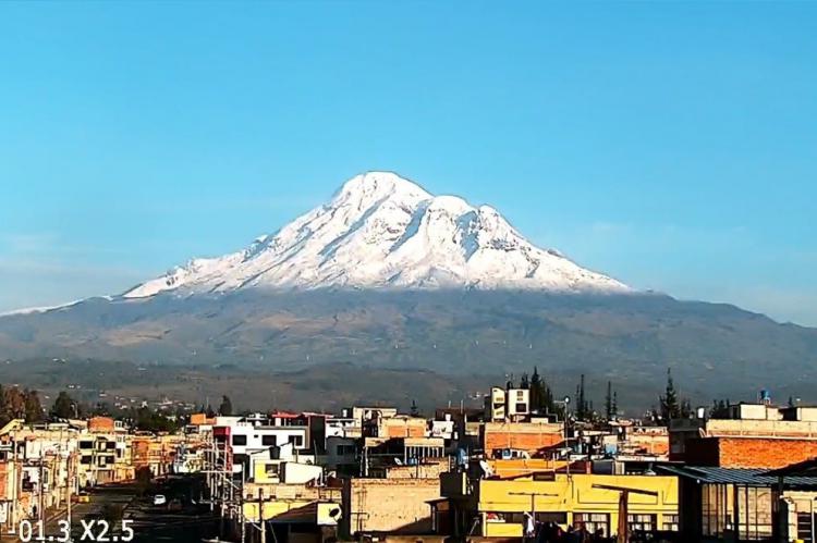 Cuatro muertos y un herido por una avalancha de hielo en el volcán Chimborazo de Ecuador