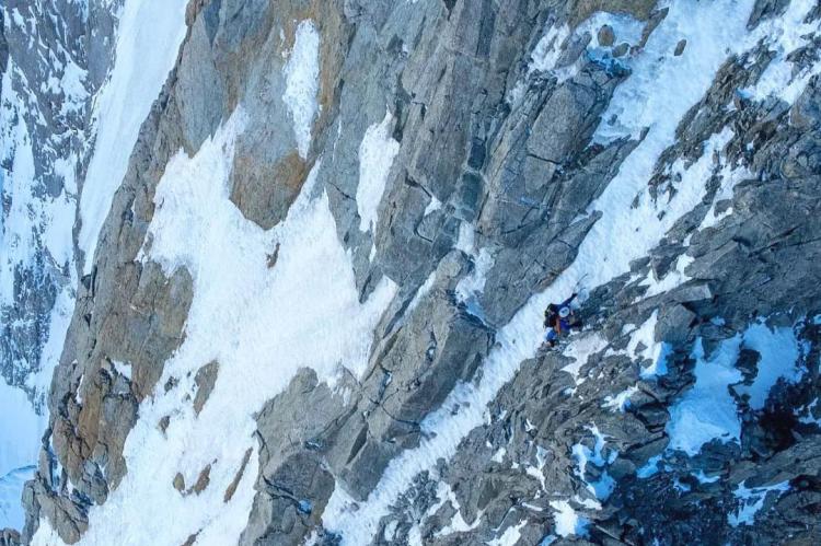 Proeza de Charles Dubouloz al completar el primer 'solo' de Grandes Jorasses (Rolling Stones), en invierno